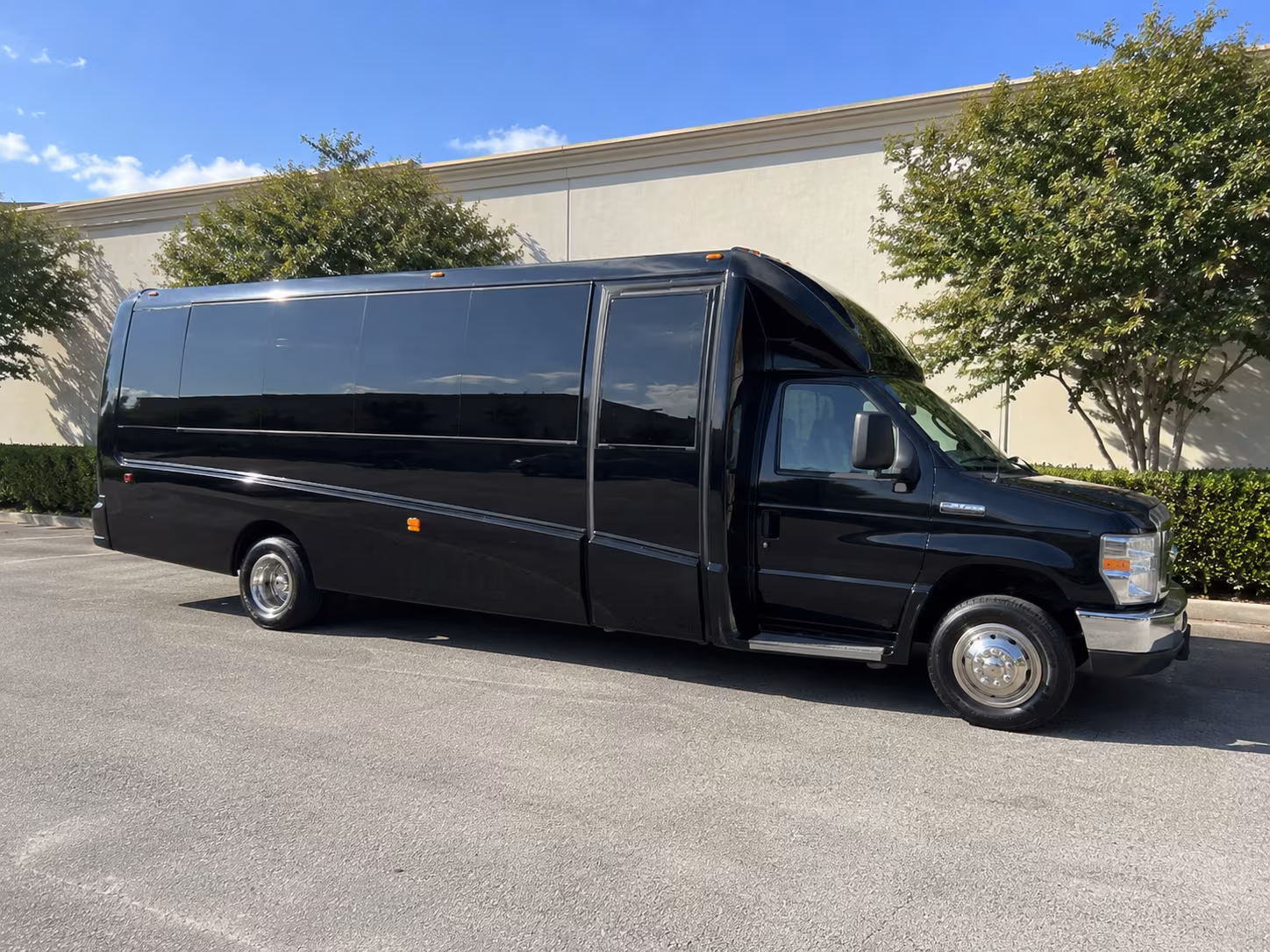 Ventura Winery Tour & Pub Crawl Transportation party bus exterior